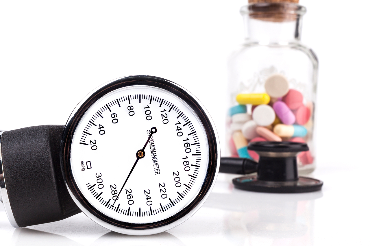 sphygmomanometer-with-pills-in-bottle-for-treatmen